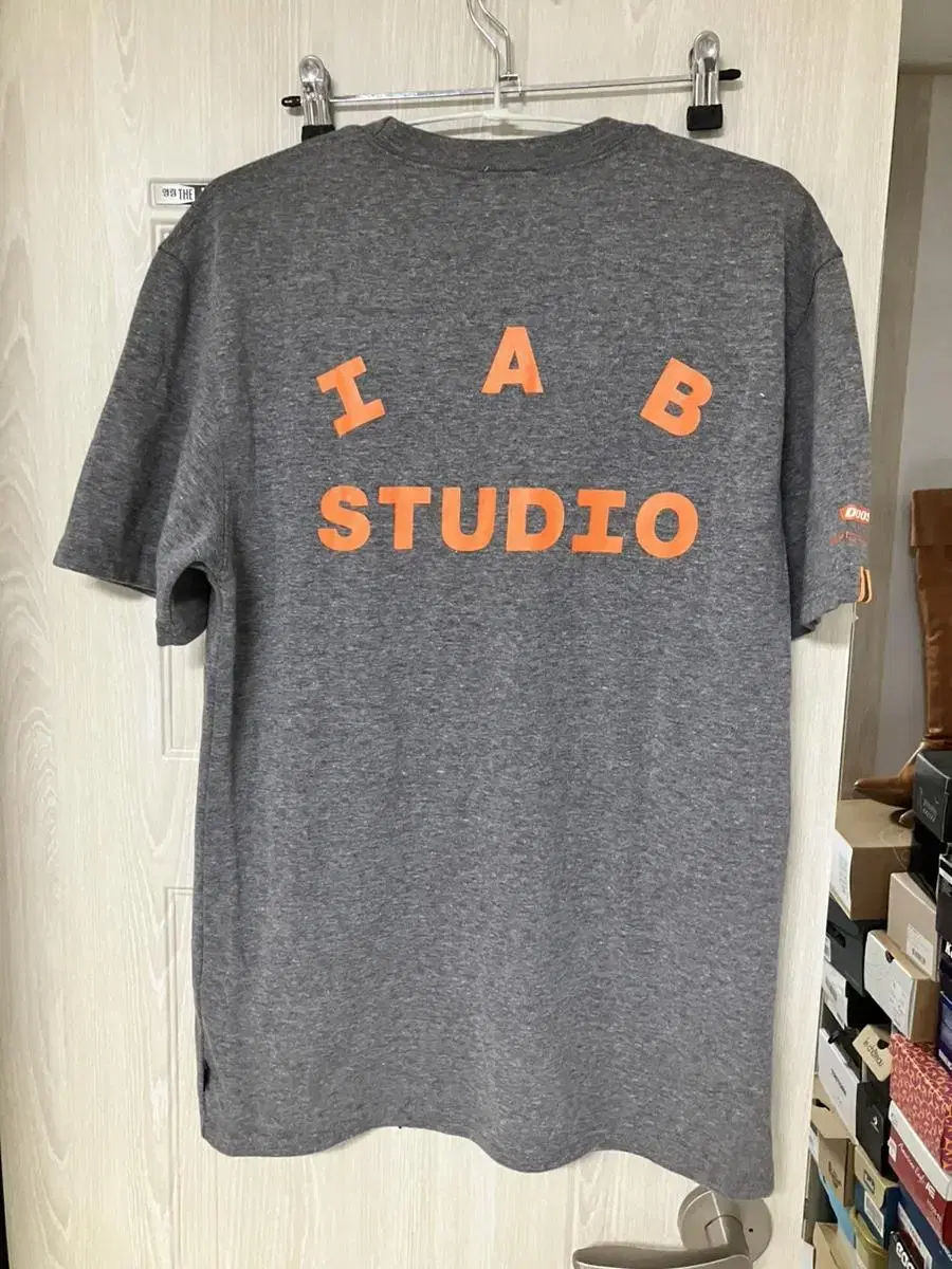 iab studio 두산 콜라보 리미티드 반팔티